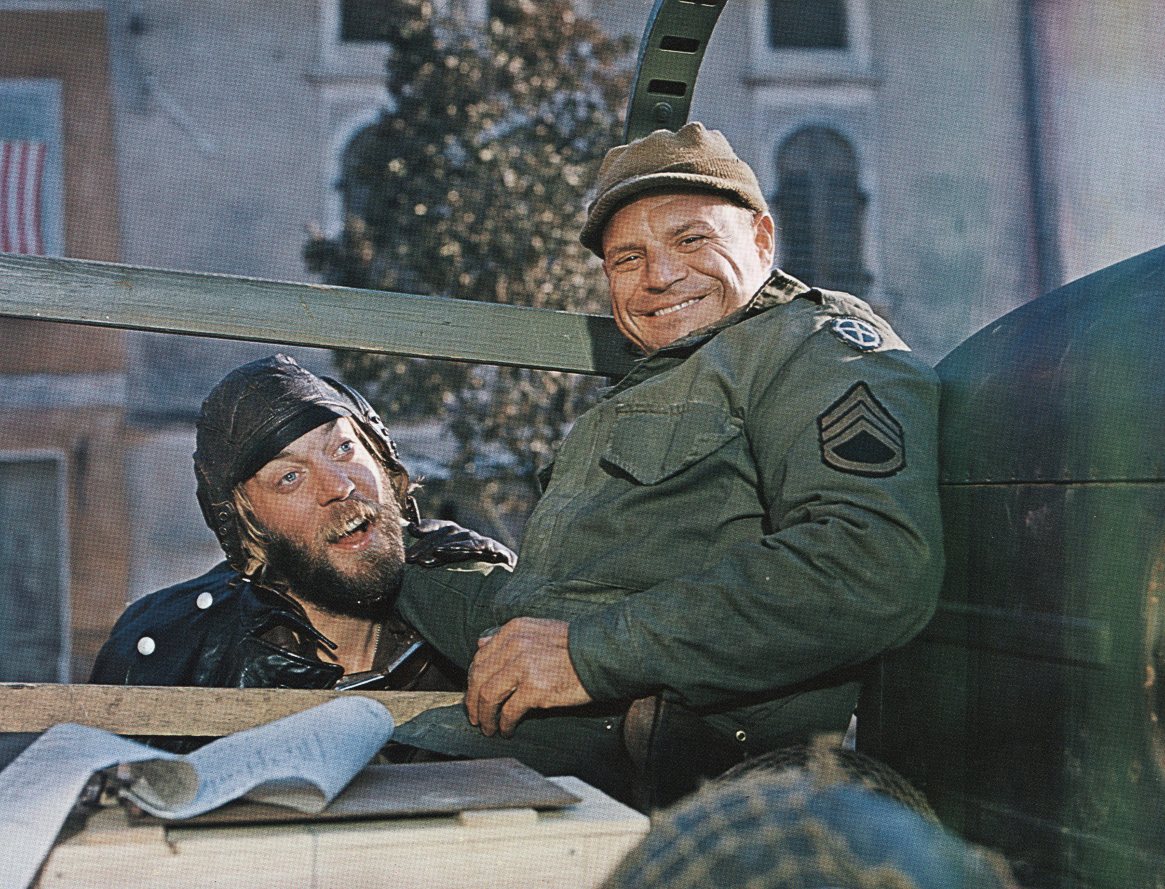 Still of Donald Sutherland and Don Rickles in Kelly's Heroes (1970)