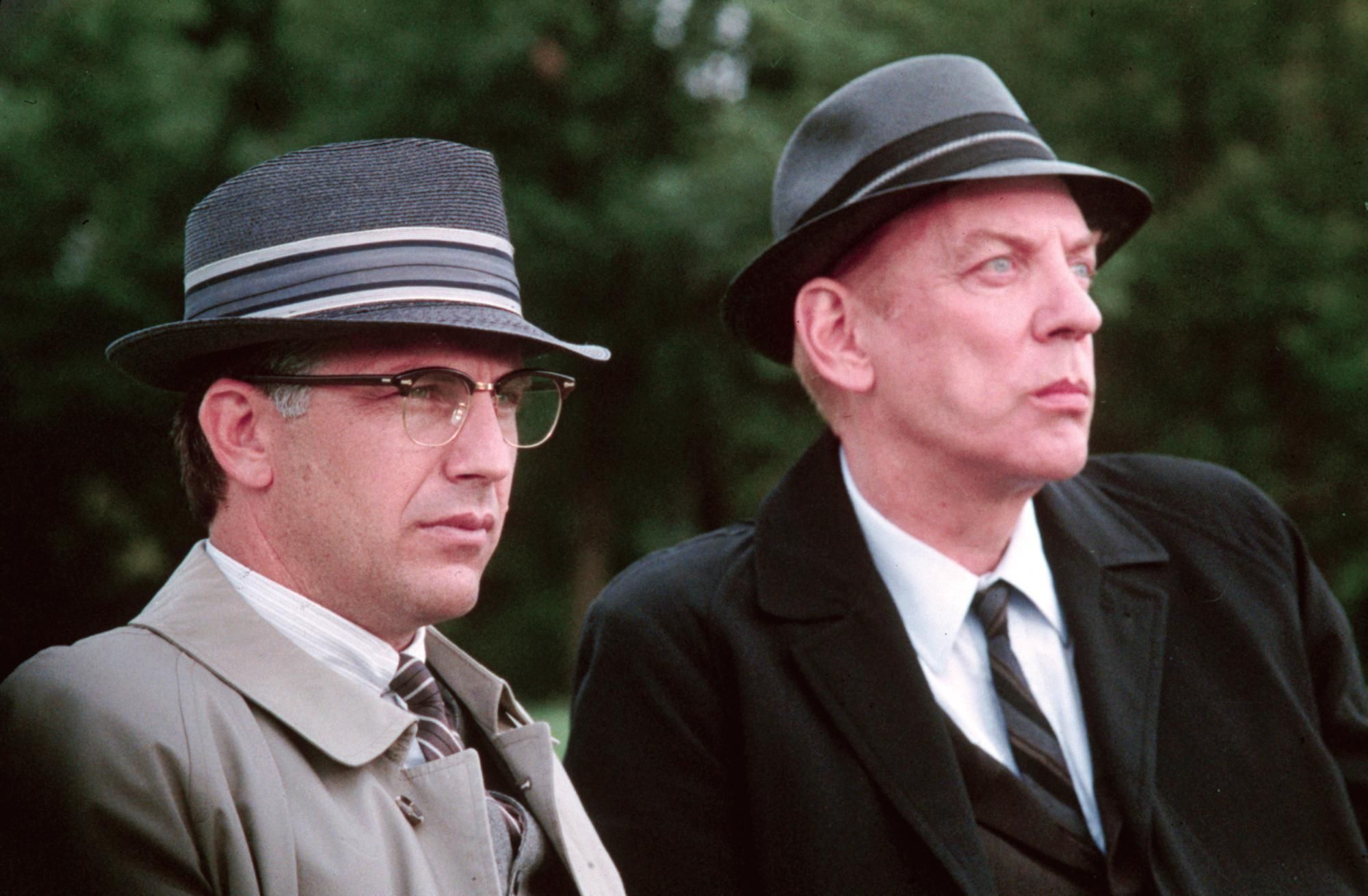 Still of Kevin Costner and Donald Sutherland in JFK (1991)