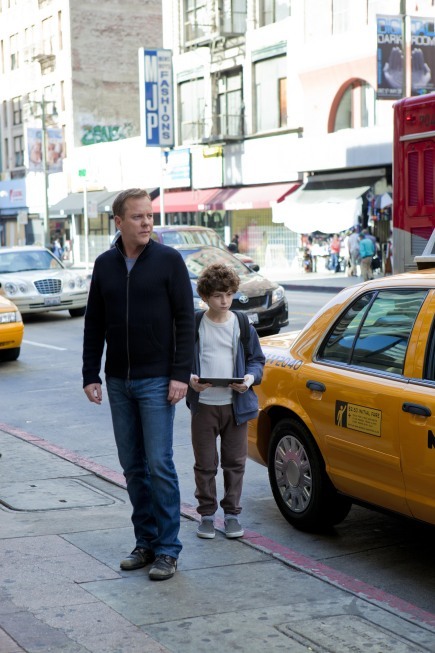 Still of Kiefer Sutherland and David Mazouz in Touch (2012)