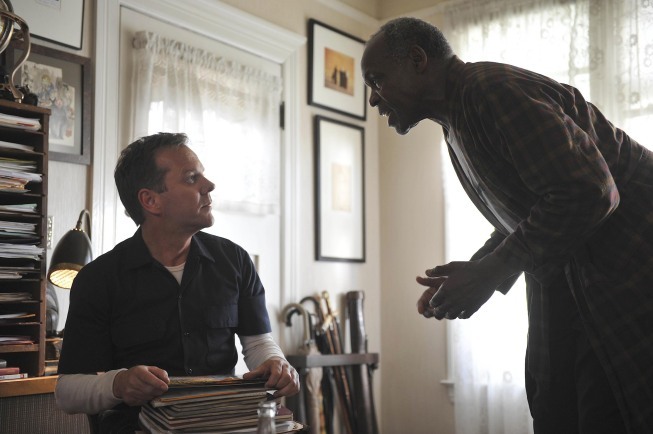 Still of Danny Glover and Kiefer Sutherland in Touch (2012)