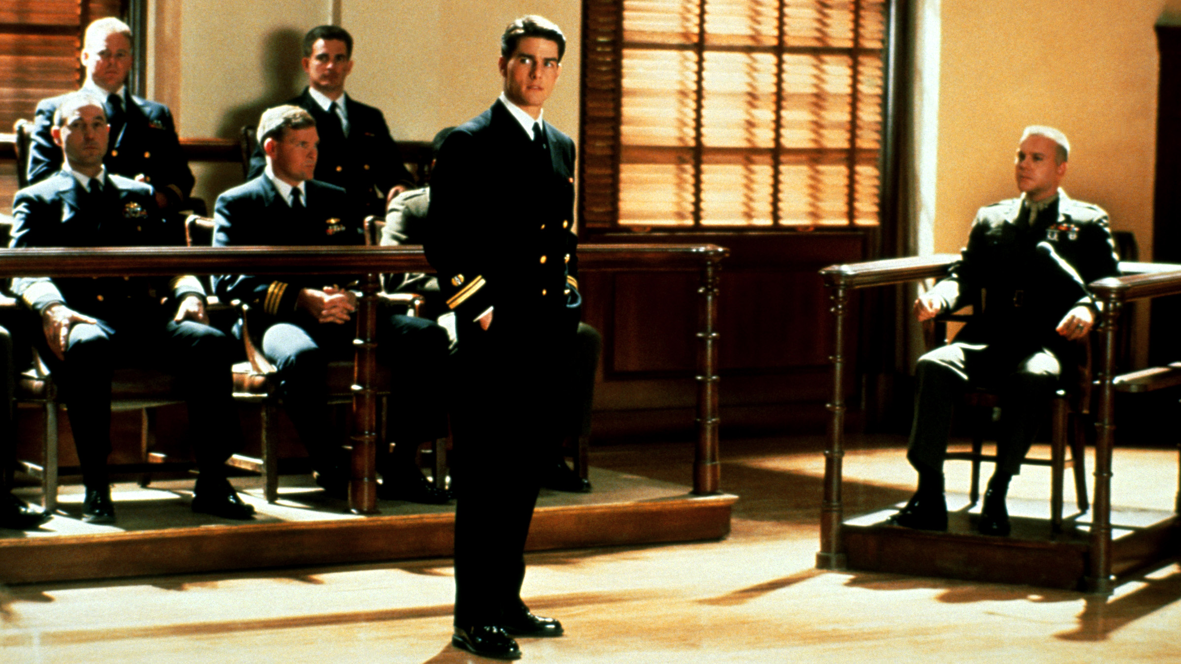 Still of Tom Cruise and Kiefer Sutherland in A Few Good Men (1992)