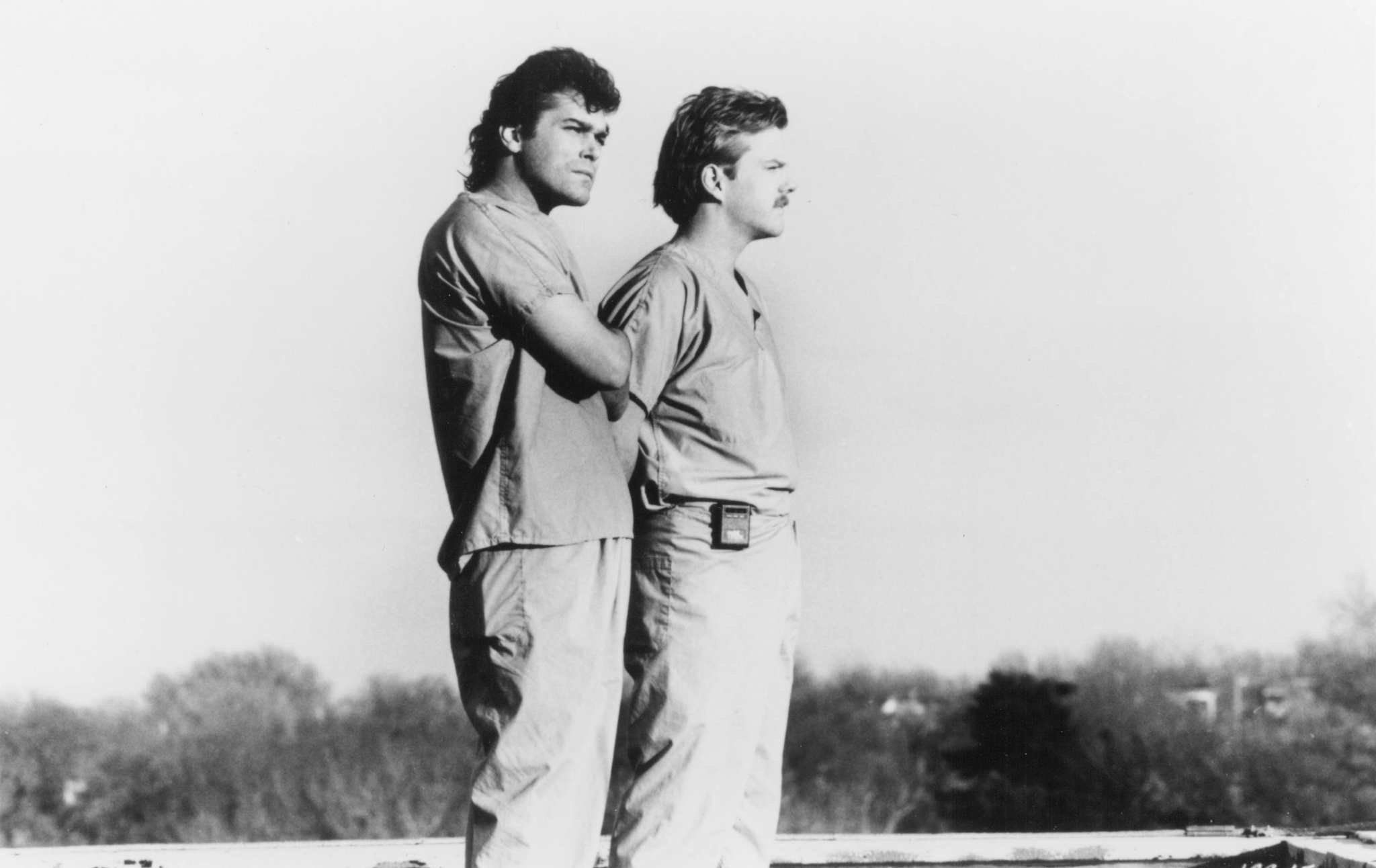 Still of Ray Liotta and Kiefer Sutherland in Article 99 (1992)