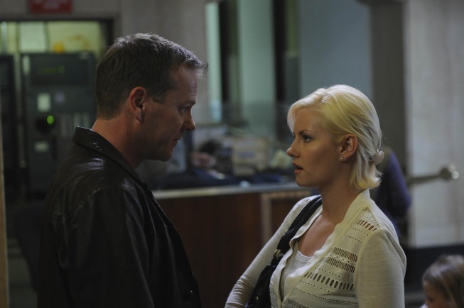 Still of Kiefer Sutherland and Elisha Cuthbert in 24 (2001)