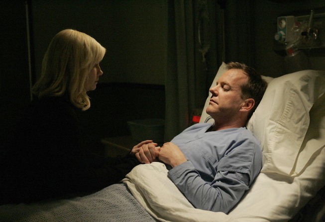Still of Kiefer Sutherland and Elisha Cuthbert in 24 (2001)