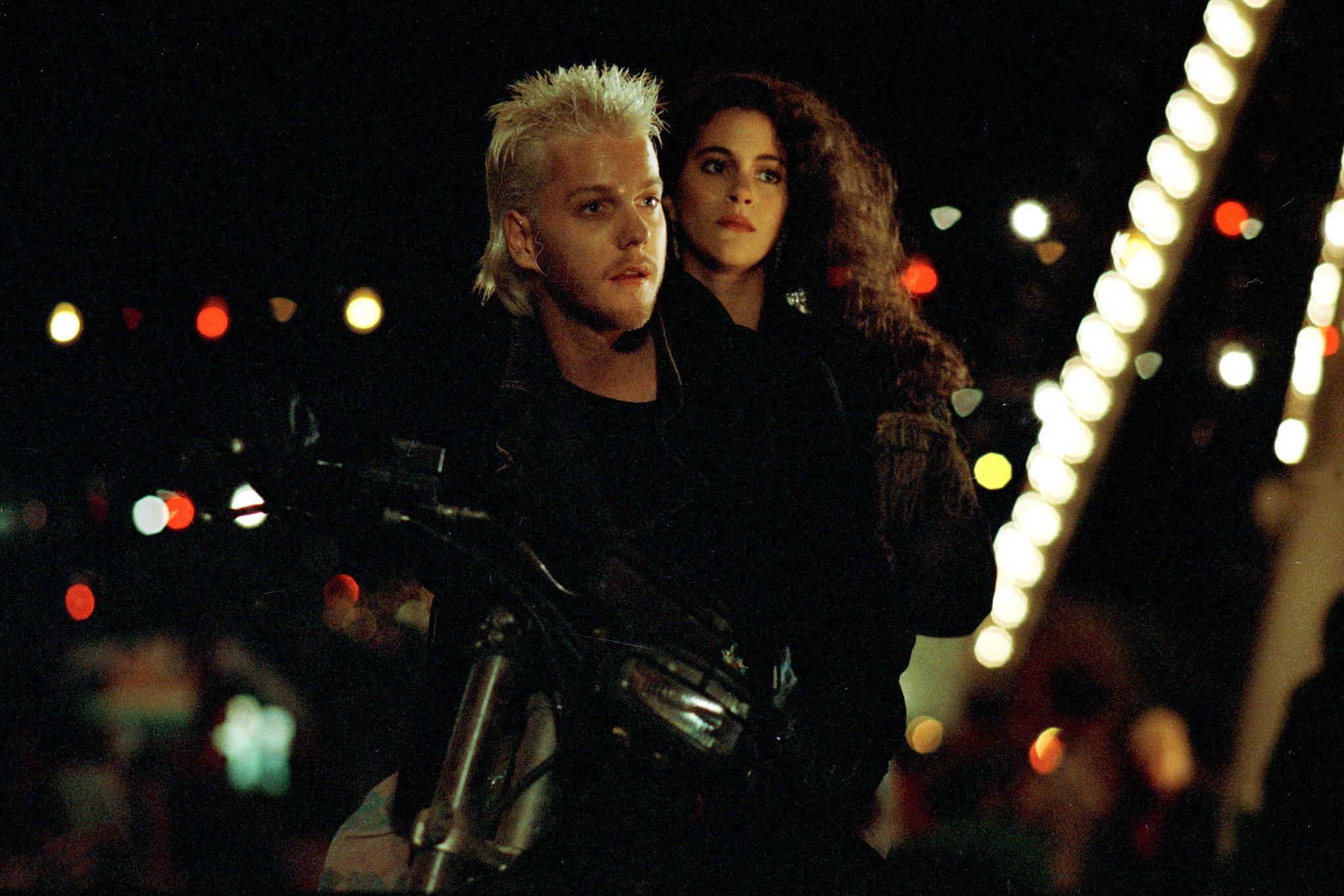 Still of Jami Gertz and Kiefer Sutherland in The Lost Boys (1987)