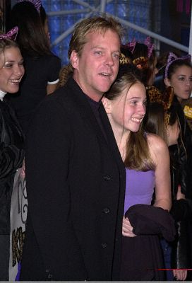 Kiefer Sutherland at event of Josie and the Pussycats (2001)