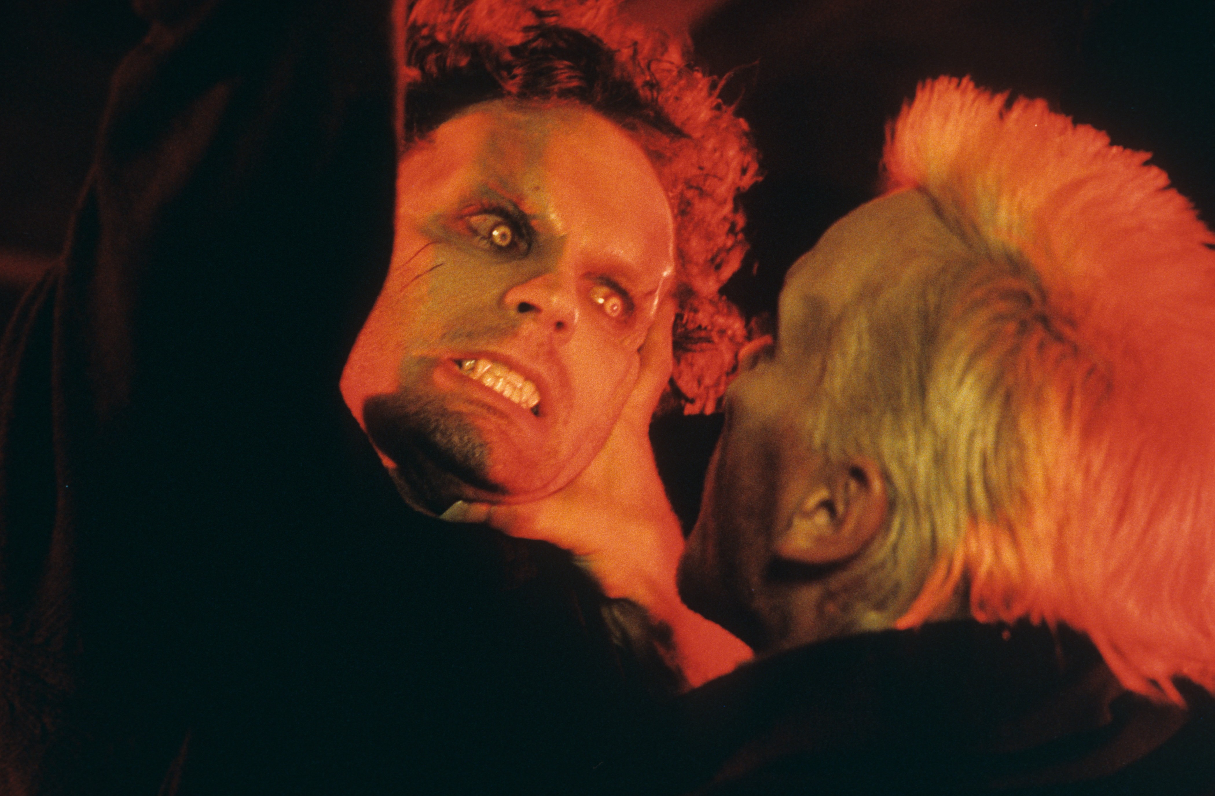 Still of Jason Patric and Kiefer Sutherland in The Lost Boys (1987)