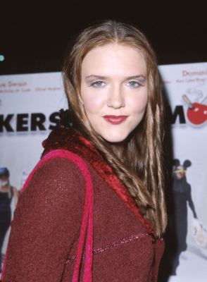 Dominique Swain at event of The Smokers (2000)