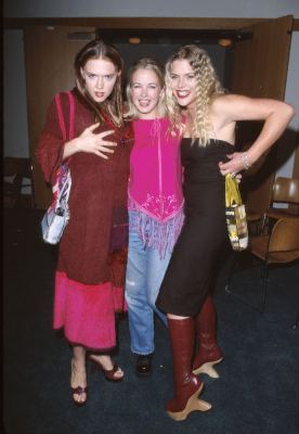 Dominique Swain, Busy Philipps and Keri Lynn Pratt at event of The Smokers (2000)