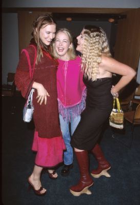 Dominique Swain, Busy Philipps and Keri Lynn Pratt at event of The Smokers (2000)