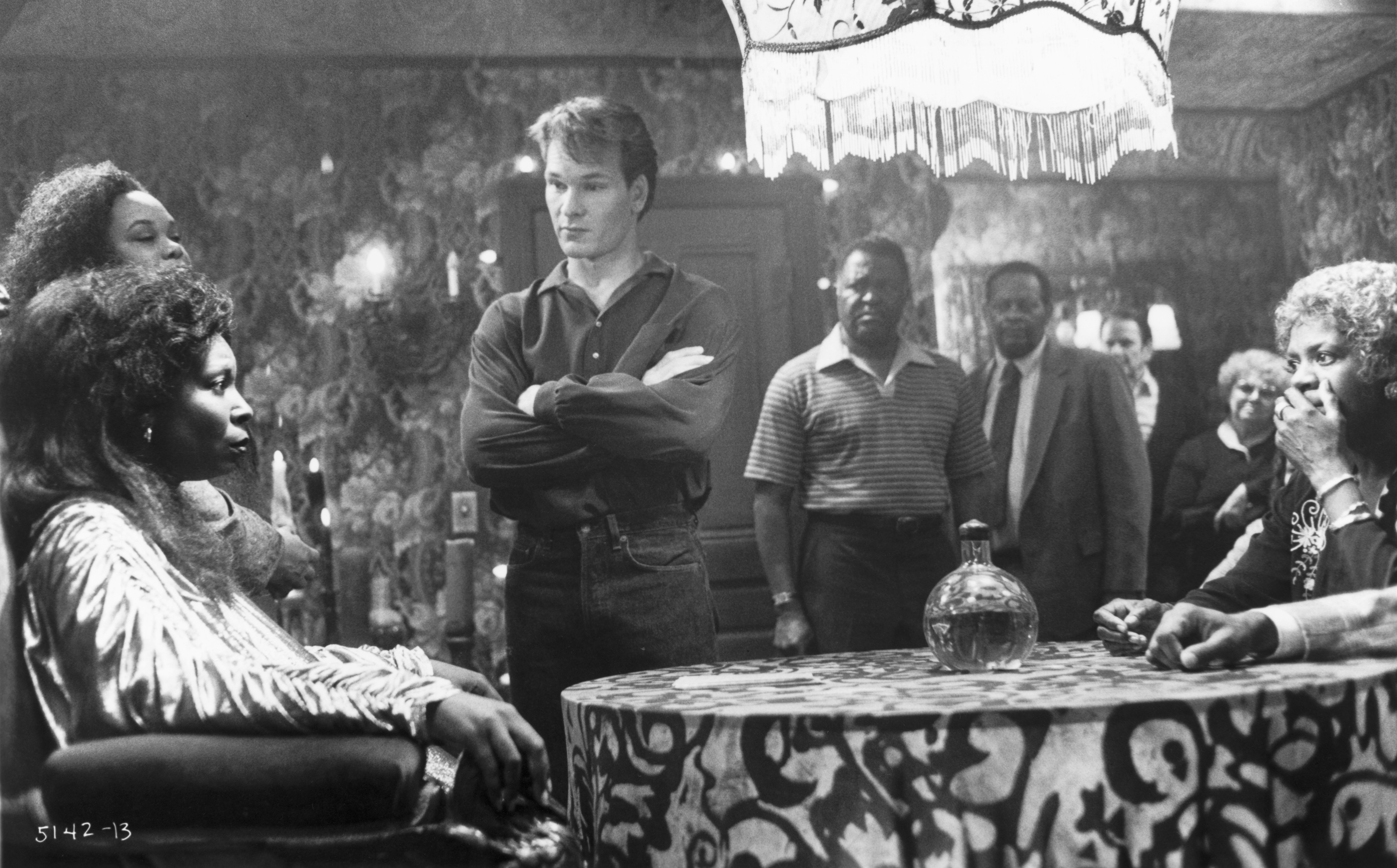 Still of Whoopi Goldberg and Patrick Swayze in Ghost (1990)