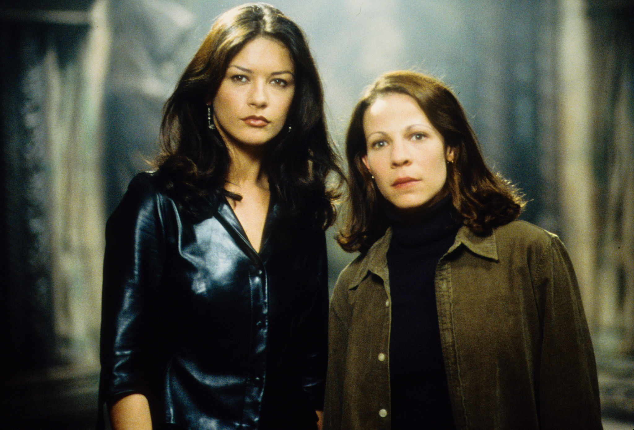 Still of Lili Taylor and Catherine Zeta-Jones in The Haunting (1999)