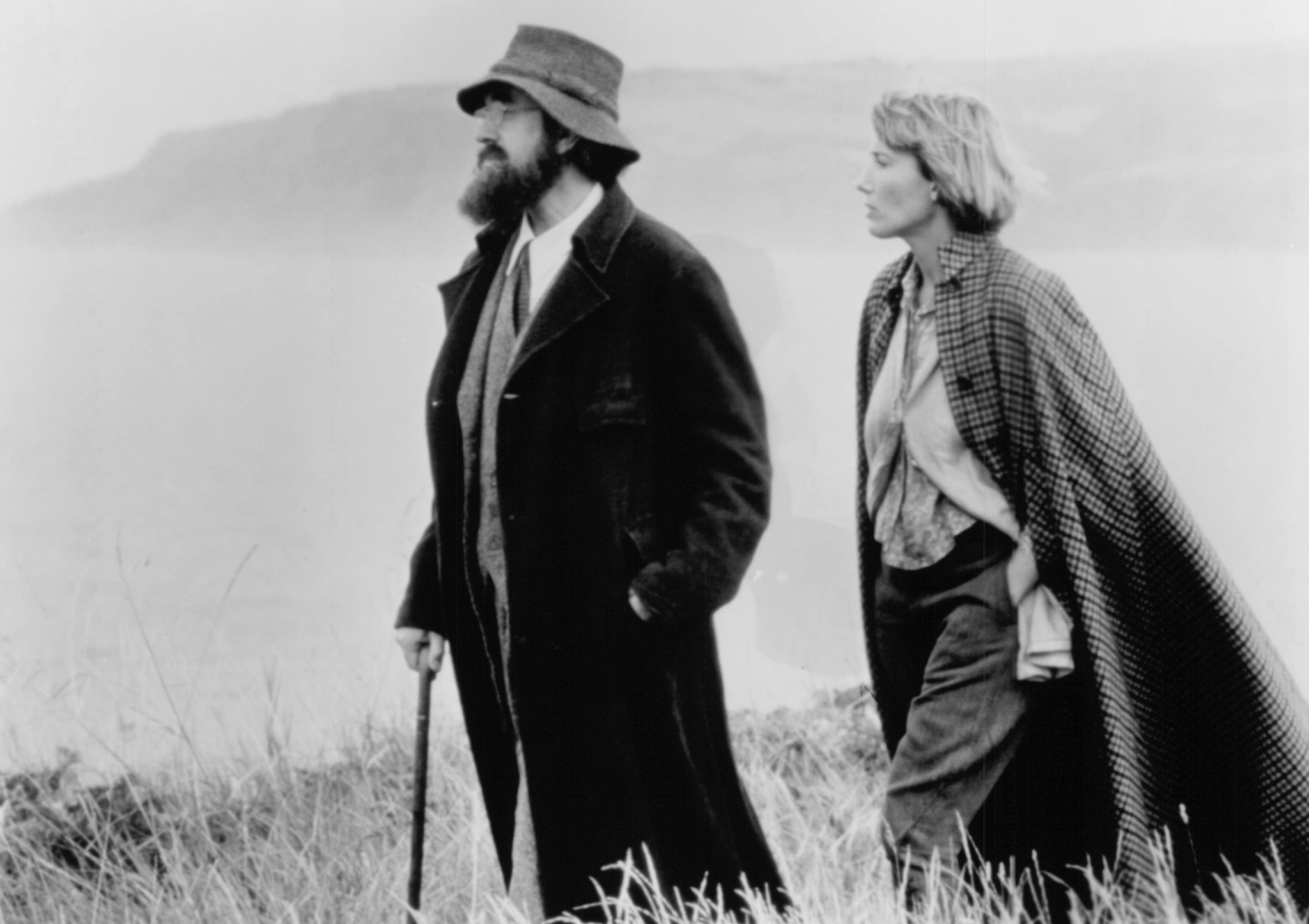 Still of Jonathan Pryce and Emma Thompson in Carrington (1995)