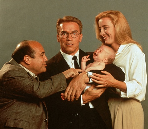 Arnold Schwarzenegger, Danny DeVito and Emma Thompson in Junior (1994)