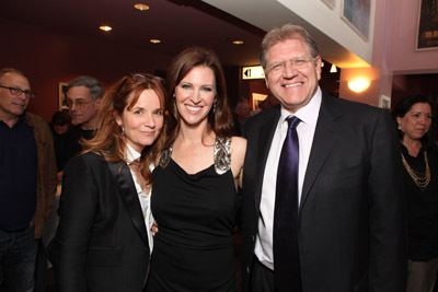 Lea Thompson, Robert Zemeckis and Leslie Zemeckis at event of Behind the Burly Q (2010)