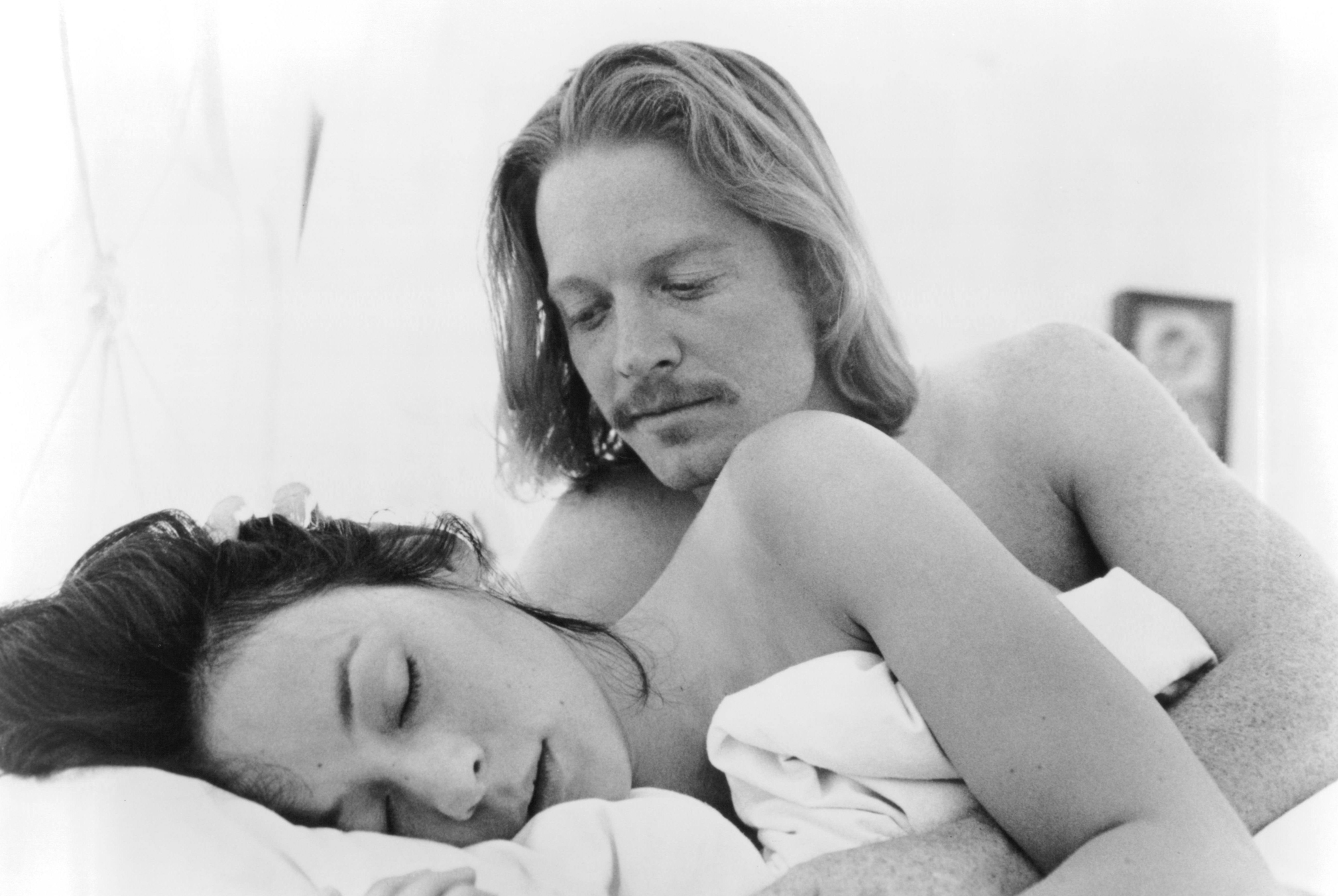 Still of Eric Stoltz and Meg Tilly in Sleep with Me (1994)