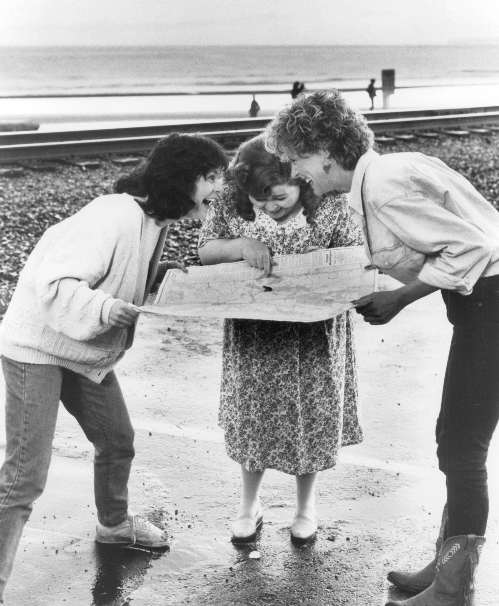 Still of Meg Tilly, Christine Lahti and Patrika Darbo in Leaving Normal (1992)