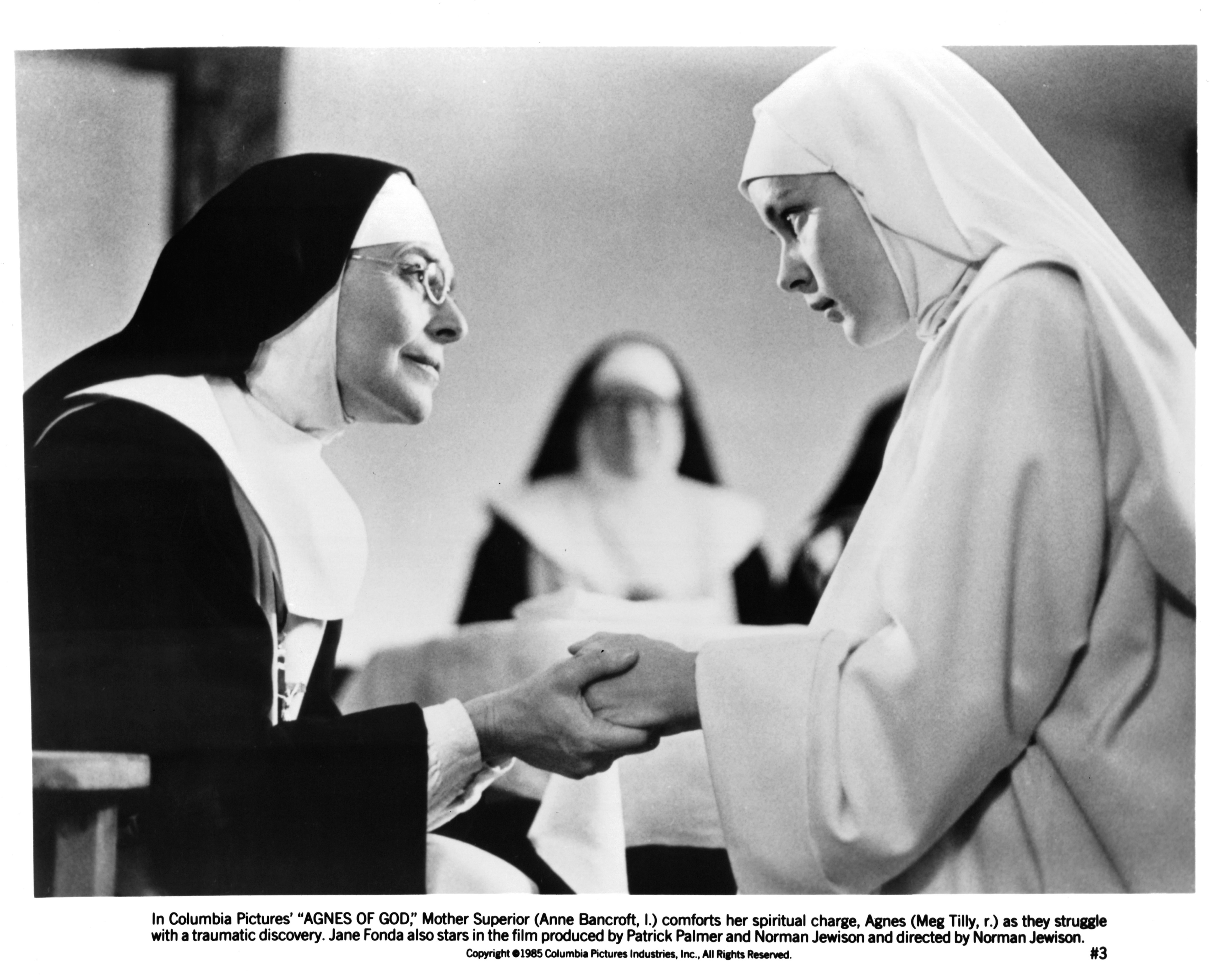 Still of Meg Tilly and Anne Bancroft in Agnes of God (1985)