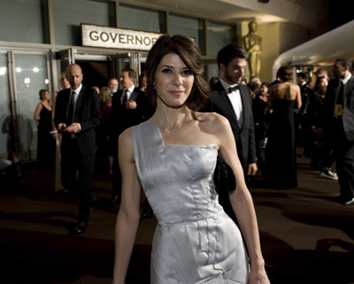 Marisa Tomei poses outside the Governor's Ball with the Oscar® at the 81st Annual Academy Awards® from the Kodak Theatre in Hollywood, CA Sunday, February 22, 2009.