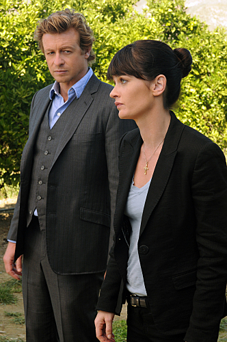 Still of Robin Tunney and Simon Baker in Mentalistas (2008)