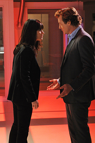 Still of Robin Tunney and Simon Baker in Mentalistas (2008)