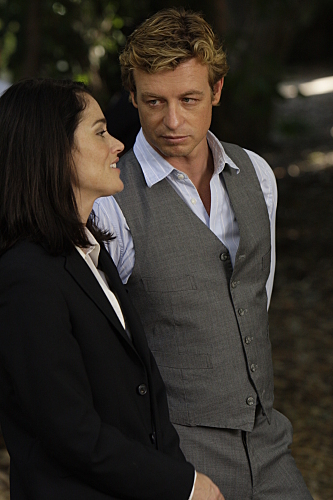 Still of Robin Tunney and Simon Baker in Mentalistas (2008)