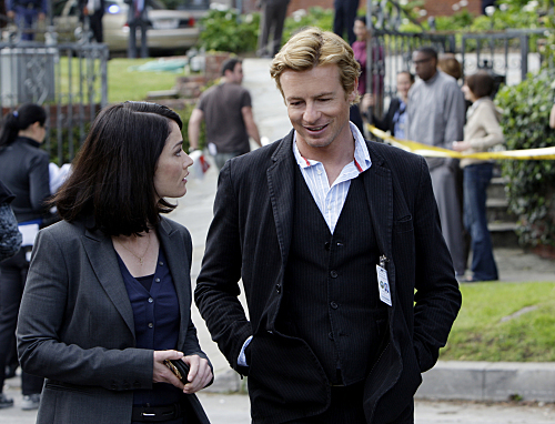 Still of Robin Tunney and Simon Baker in Mentalistas (2008)