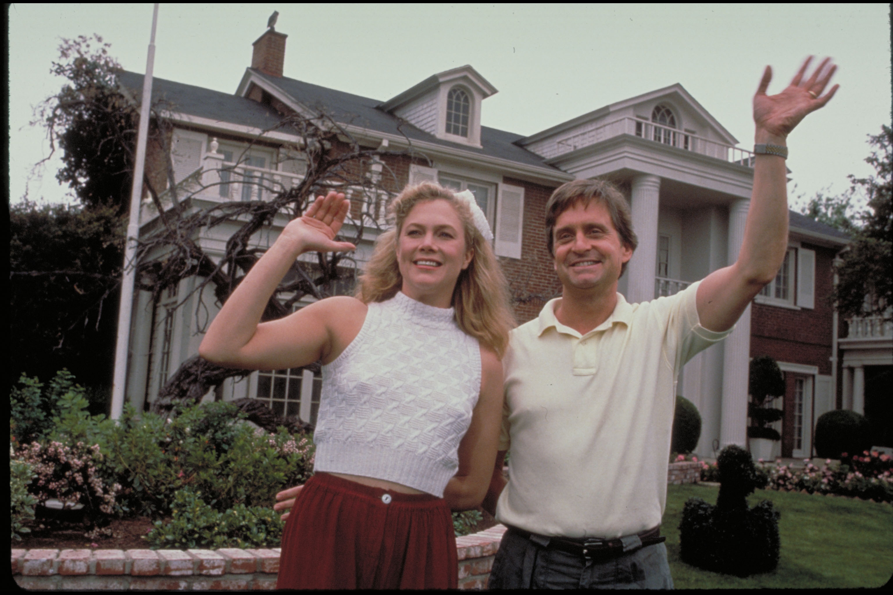 Still of Michael Douglas and Kathleen Turner in The War of the Roses (1989)
