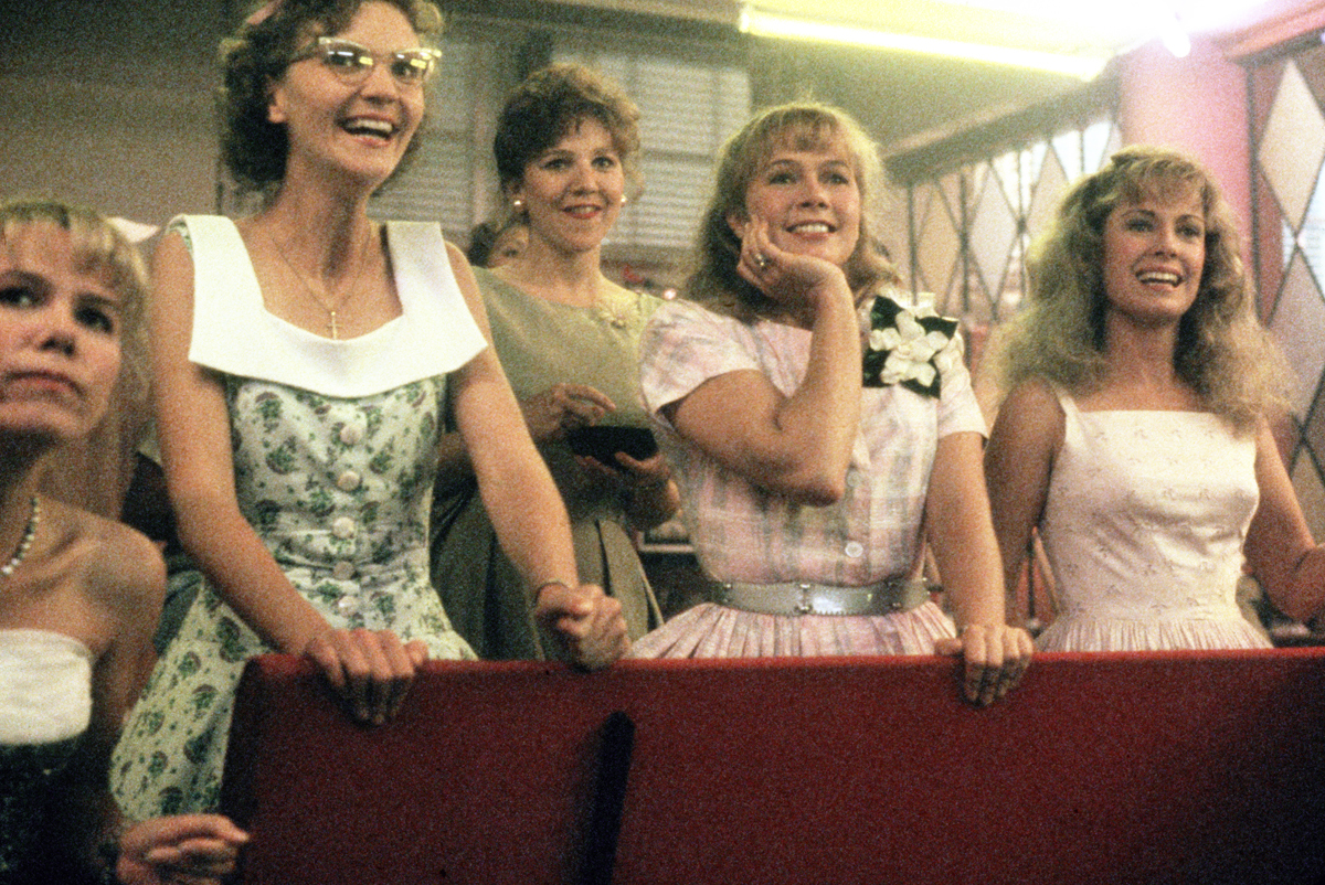 Still of Joan Allen, Kathleen Turner, Catherine Hicks and Lisa Jane Persky in Peggy Sue Got Married (1986)