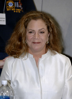 Kathleen Turner at event of Answering the Call: Ground Zero's Volunteers (2005)