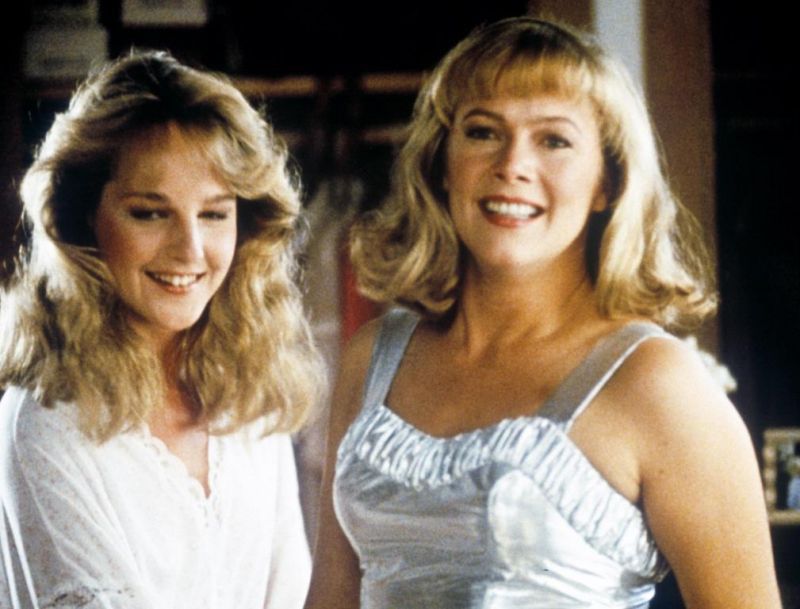 Still of Helen Hunt and Kathleen Turner in Peggy Sue Got Married (1986)