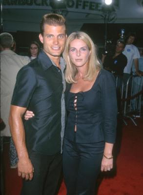 Casper Van Dien and Catherine Oxenberg at event of Deep Blue Sea (1999)