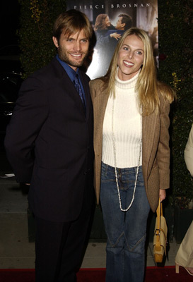 Casper Van Dien and Catherine Oxenberg at event of Evelyn (2002)