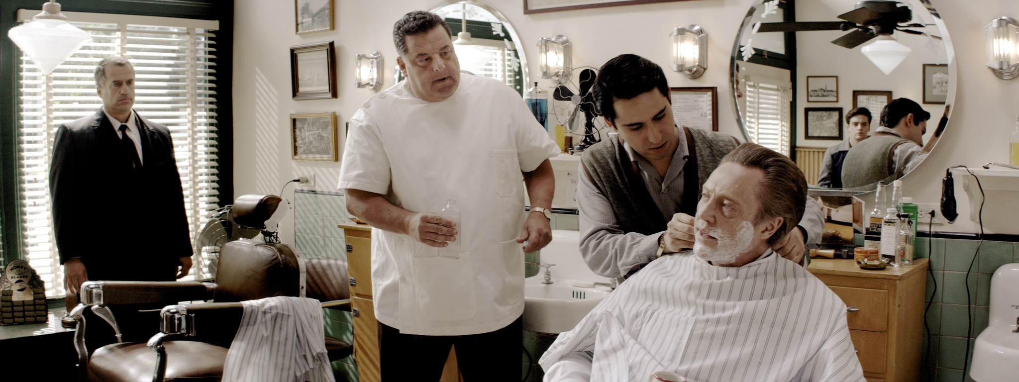 Still of Christopher Walken, Steve Schirripa and John Lloyd Young in Ketveriuke is Dzersio (2014)