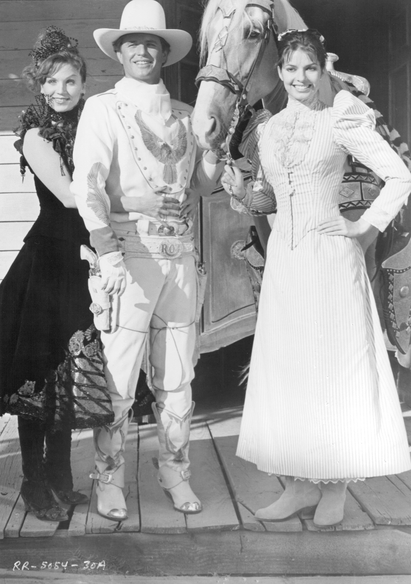 Still of Tom Berenger, Marilu Henner and Sela Ward in Rustlers' Rhapsody (1985)