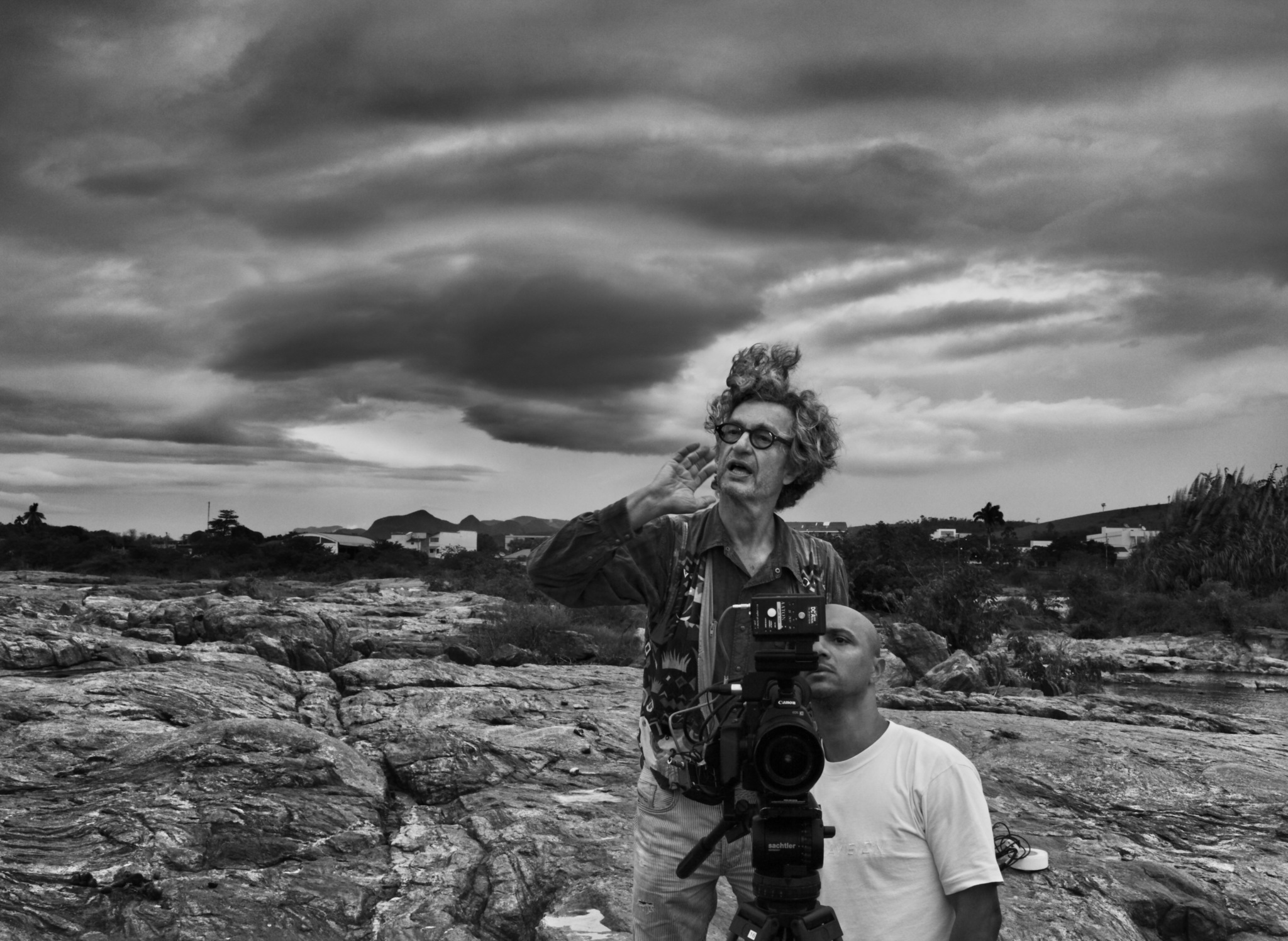 Still of Wim Wenders and Juliano Ribeiro Salgado in The Salt of the Earth (2014)