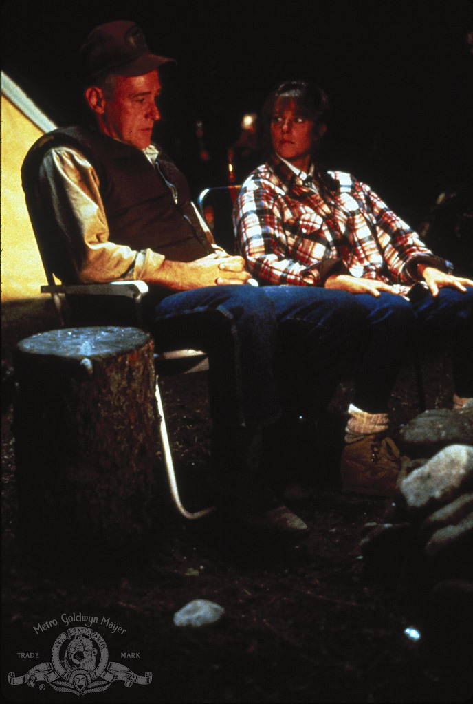 Still of Debra Winger and John Mahoney in Betrayed (1988)