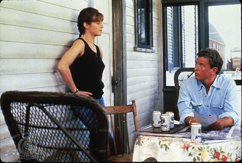 Still of Tom Berenger and Debra Winger in Betrayed (1988)