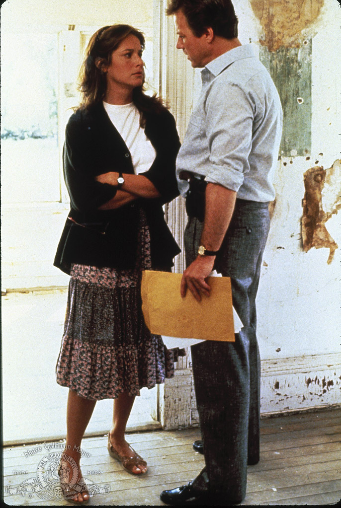 Still of Debra Winger and John Heard in Betrayed (1988)