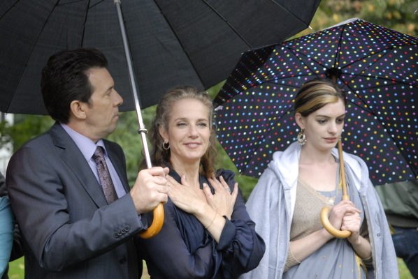 Still of Debra Winger and Anne Hathaway in Rachel Getting Married (2008)