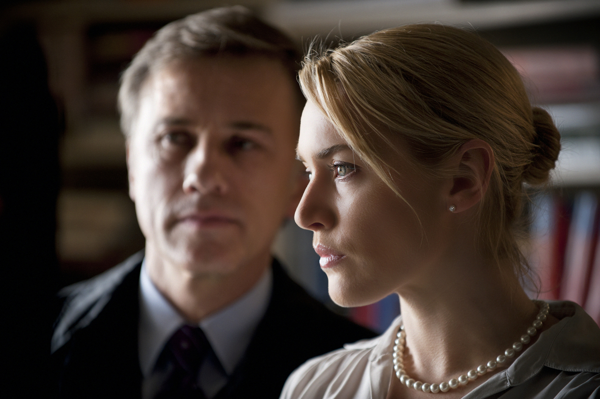 Still of Kate Winslet and Christoph Waltz in Kivircas (2011)