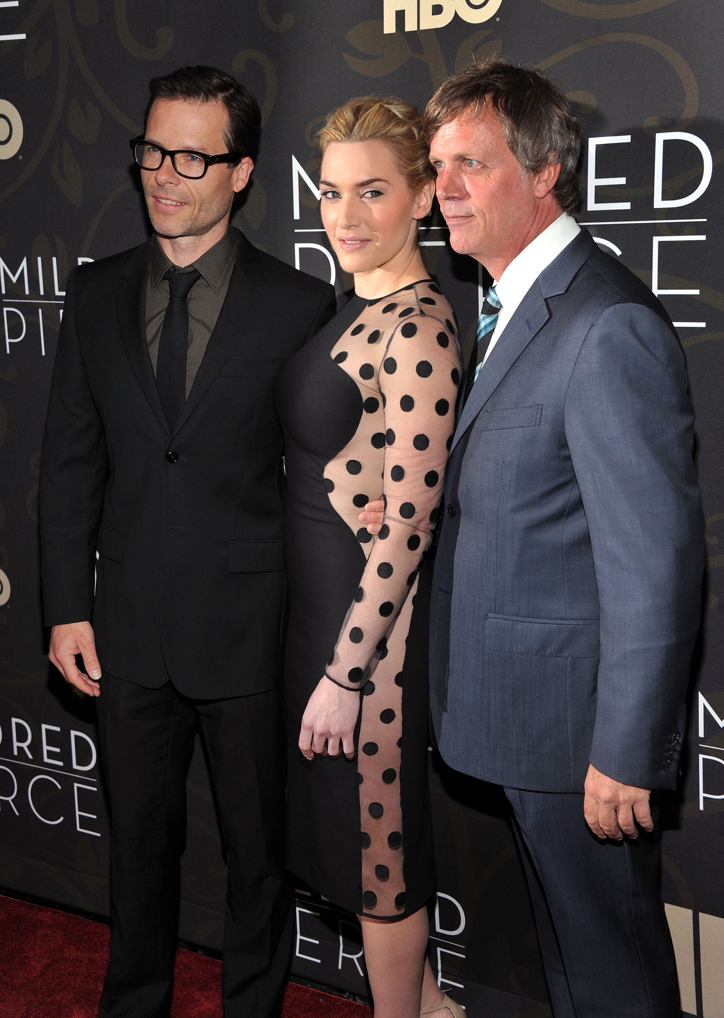 Kate Winslet, Todd Haynes and Guy Pearce at event of Mildred Pierce (2011)