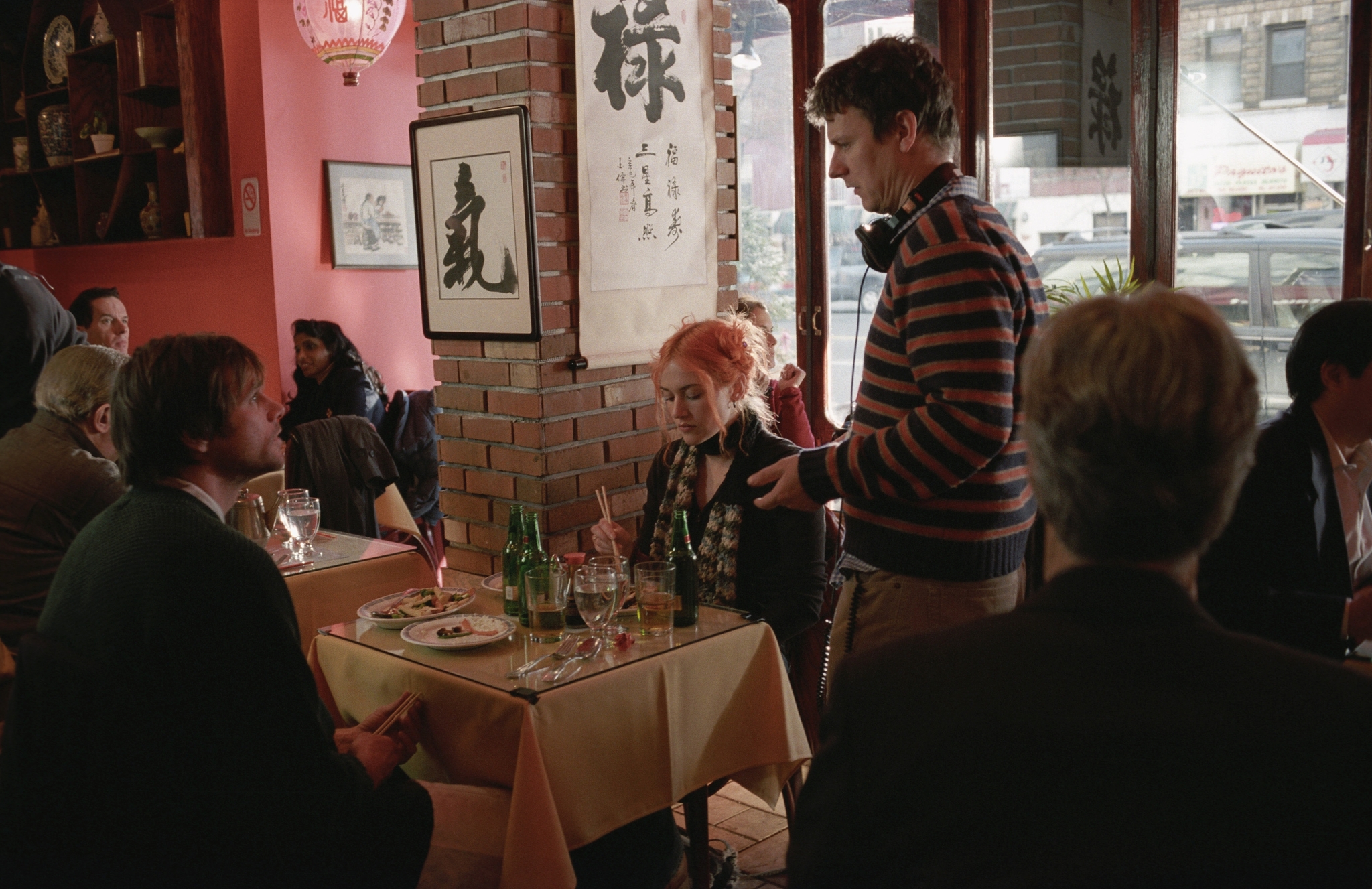 Still of Jim Carrey, Kate Winslet and Michel Gondry in Jausmu galia (2004)