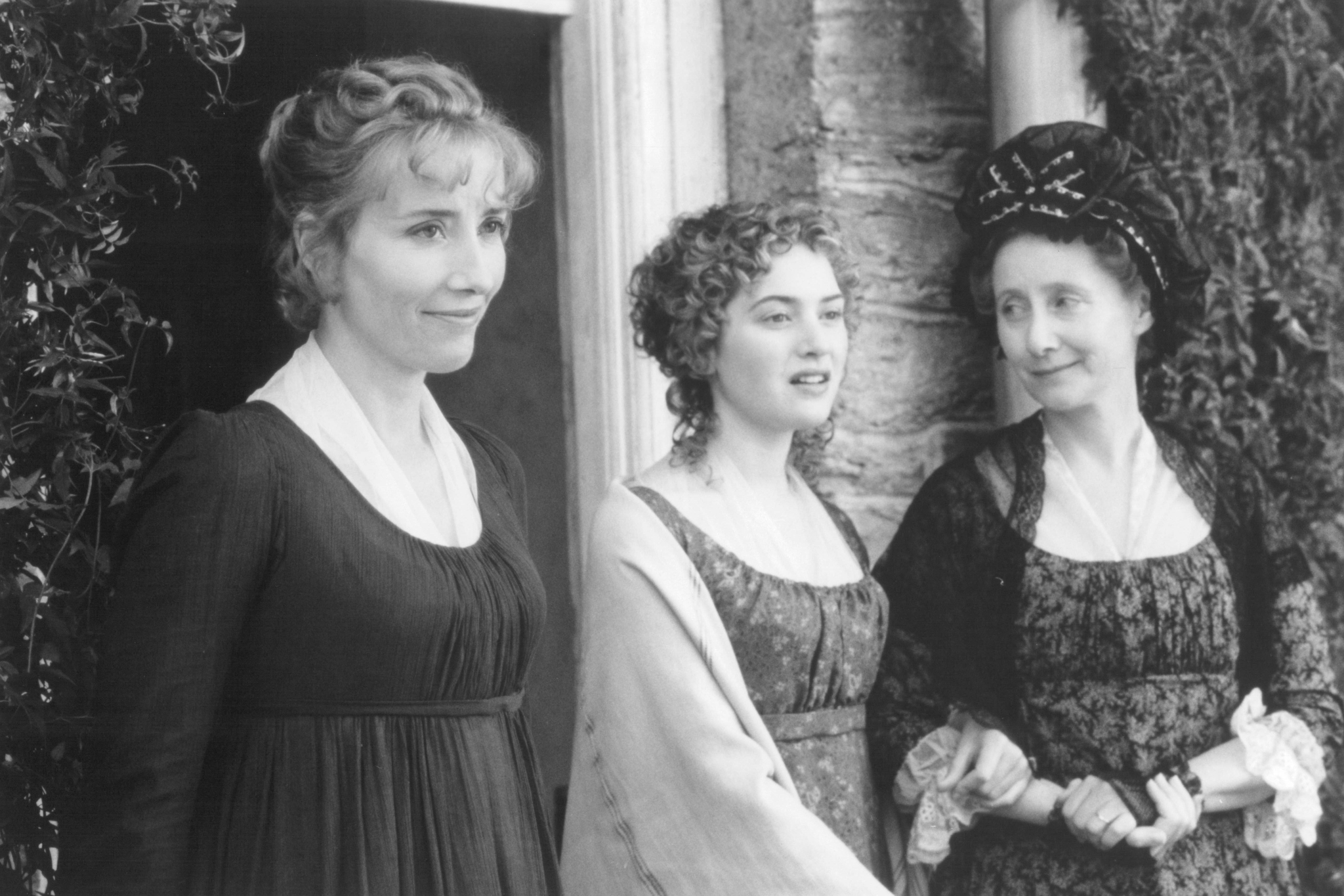 Still of Emma Thompson, Kate Winslet and Gemma Jones in Sense and Sensibility (1995)