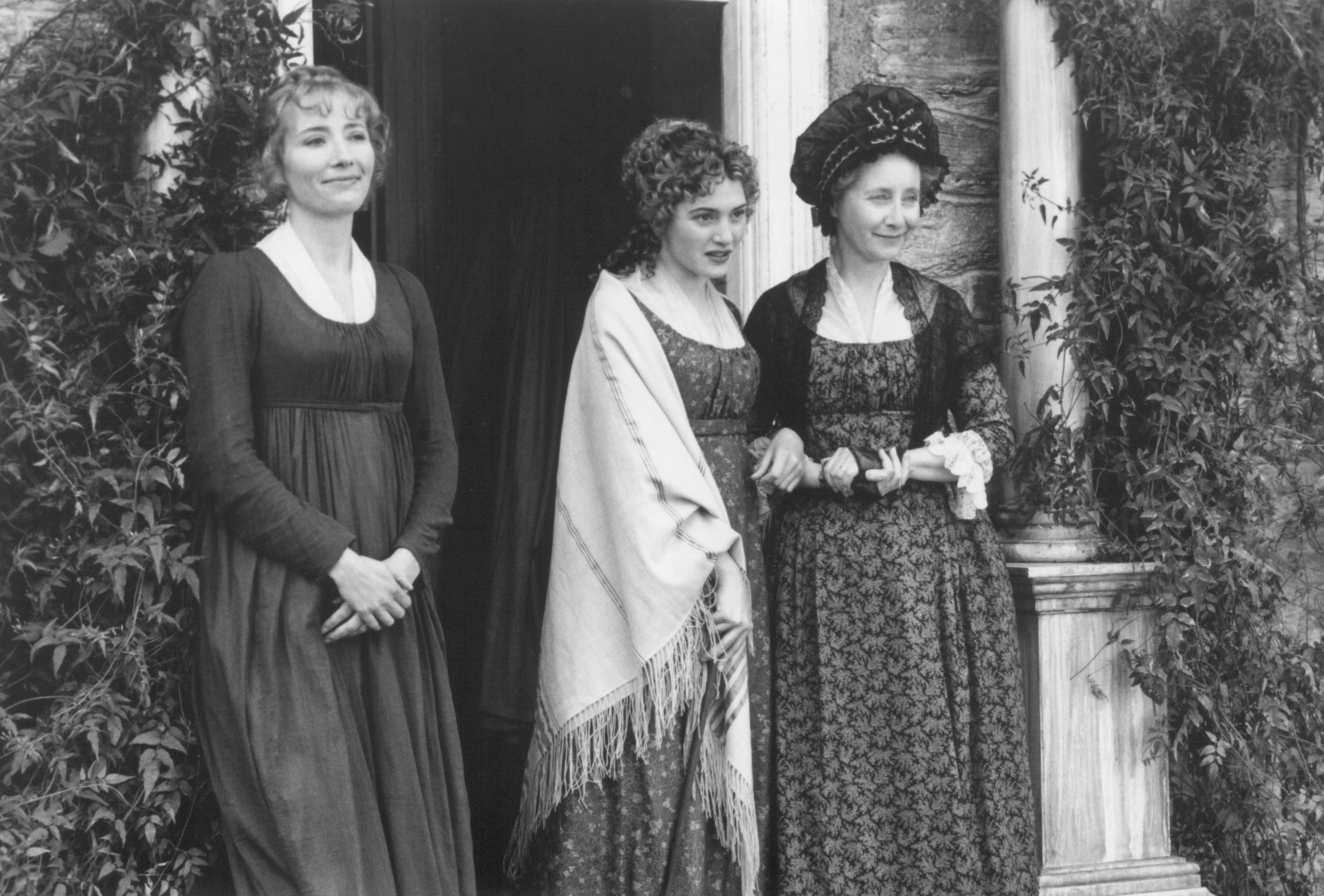 Still of Emma Thompson, Kate Winslet and Gemma Jones in Sense and Sensibility (1995)