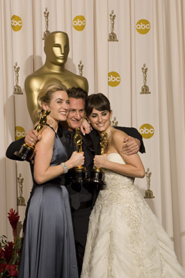 Academy Award winners Kate Winslet, left, Sean Penn, center and Penelope Cruz, right, pose backstage for the press with the Oscar® at the 81st Annual Academy Awards® from the Kodak Theatre, in Hollywood, CA Sunday, February 22, 2009