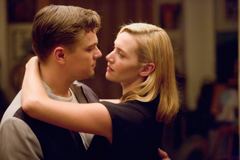 Still of Leonardo DiCaprio and Kate Winslet in Nerimo dienos (2008)