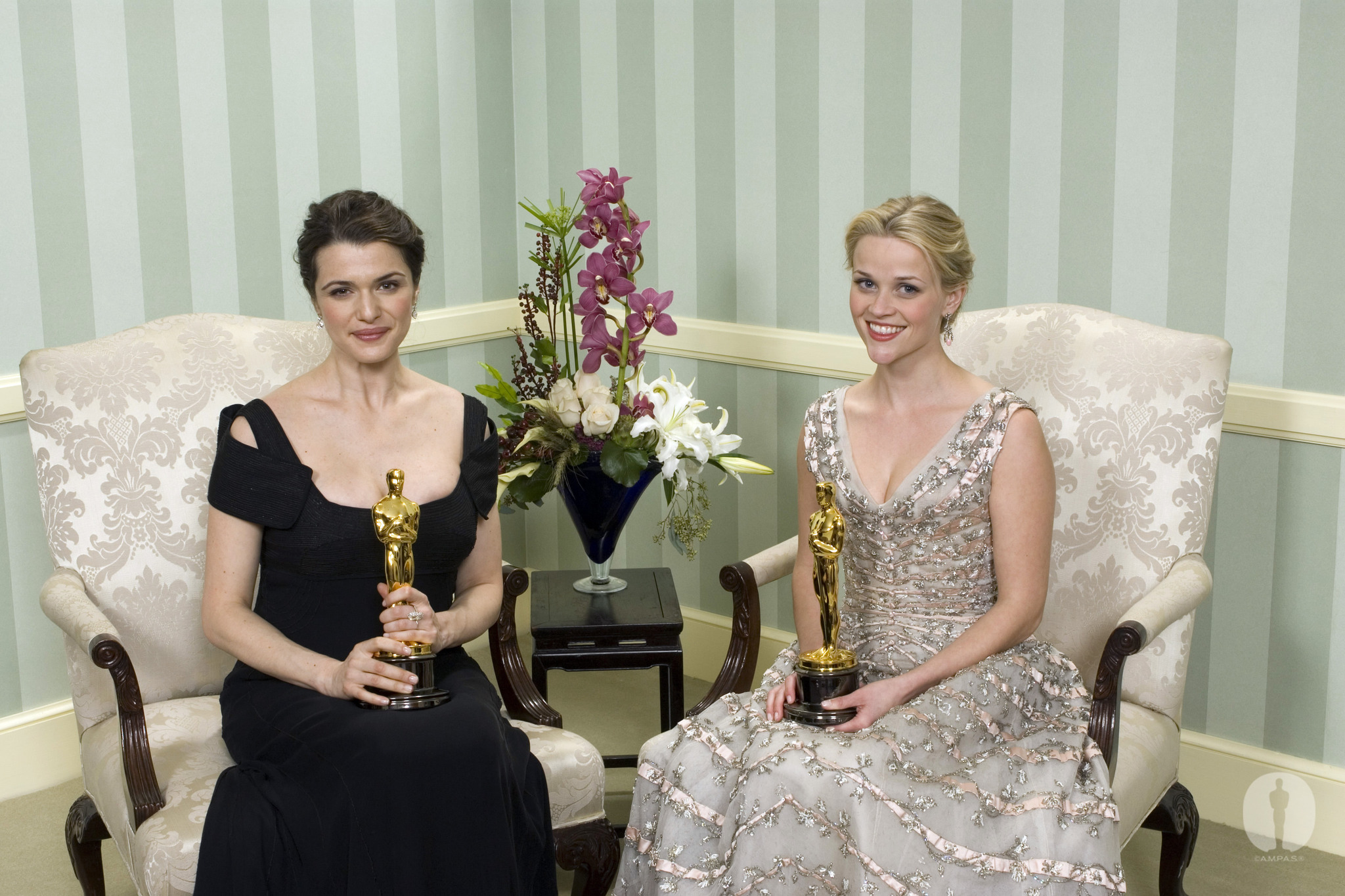 Reese Witherspoon and Rachel Weisz at event of The 78th Annual Academy Awards (2006)