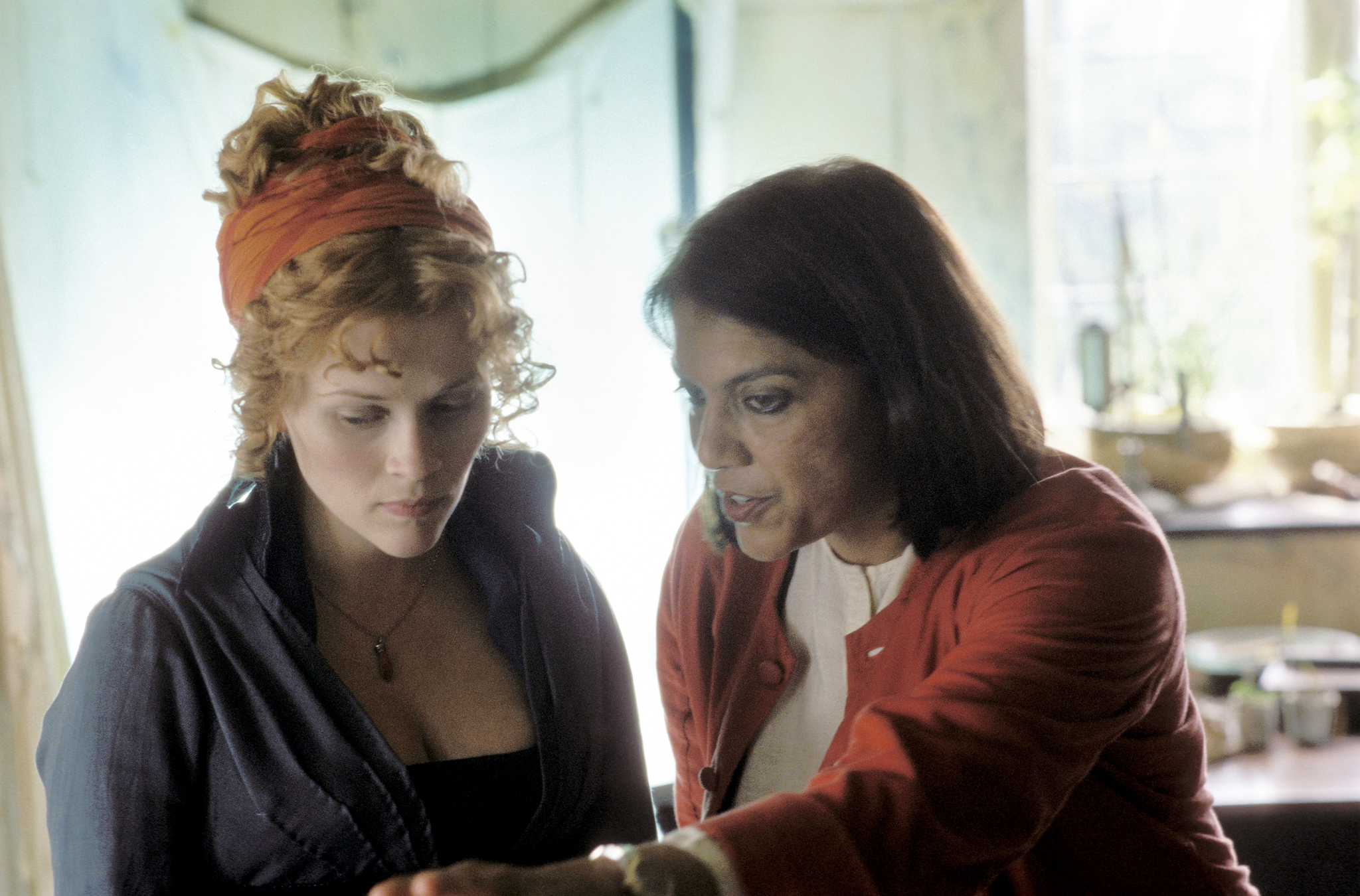 Still of Reese Witherspoon and Mira Nair in Vanity Fair (2004)