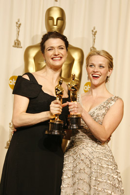 Reese Witherspoon and Rachel Weisz at event of The 78th Annual Academy Awards (2006)